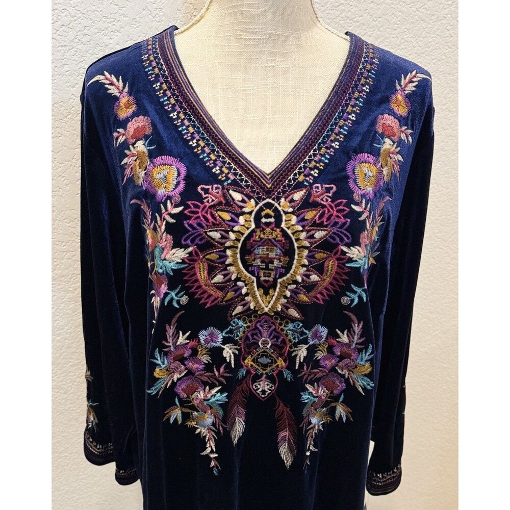CALESSA Plus Size Blue Velvet Embroidered 3/4 Sleeve V-Neck Tunic. Sizes 2X - Picture 2 of 6
